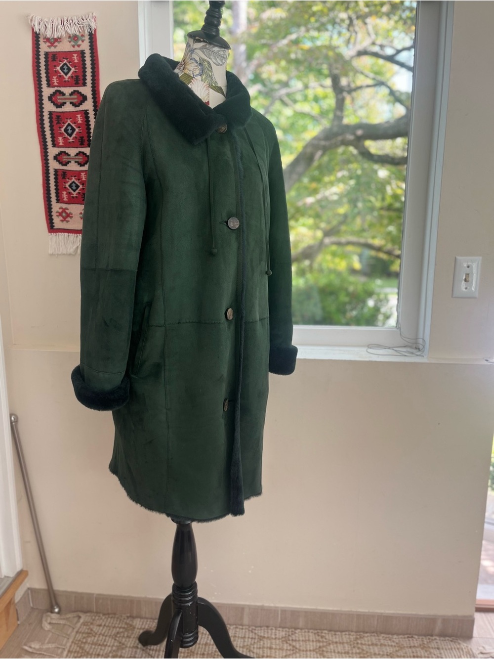 Classic Women's Green Shearling Coat - Luxurious m